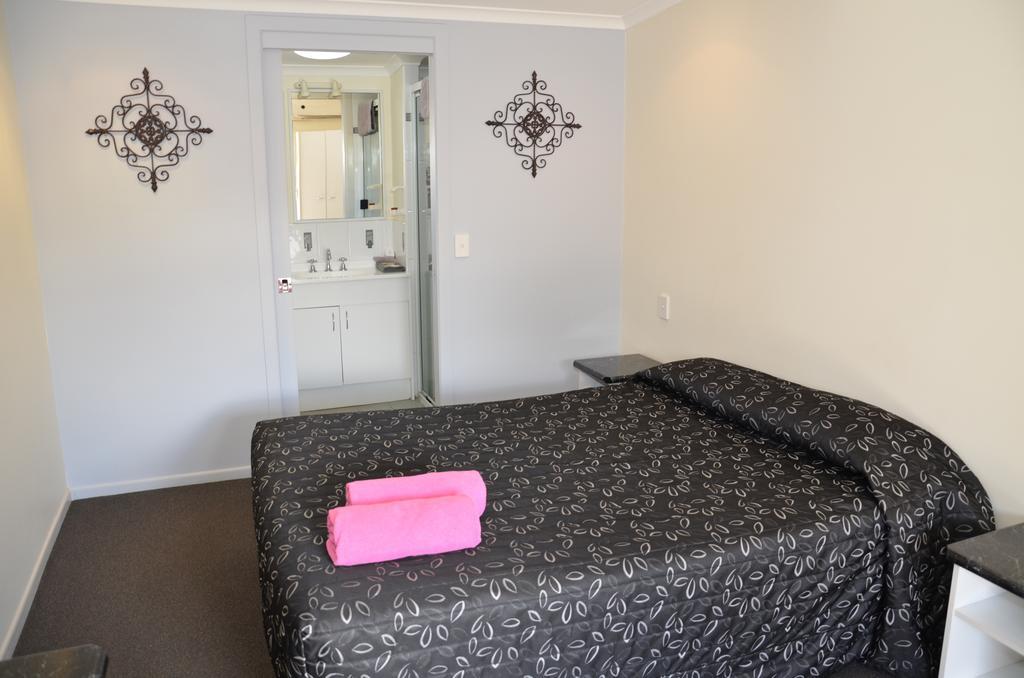 Warwick Motor Inn Bilik gambar