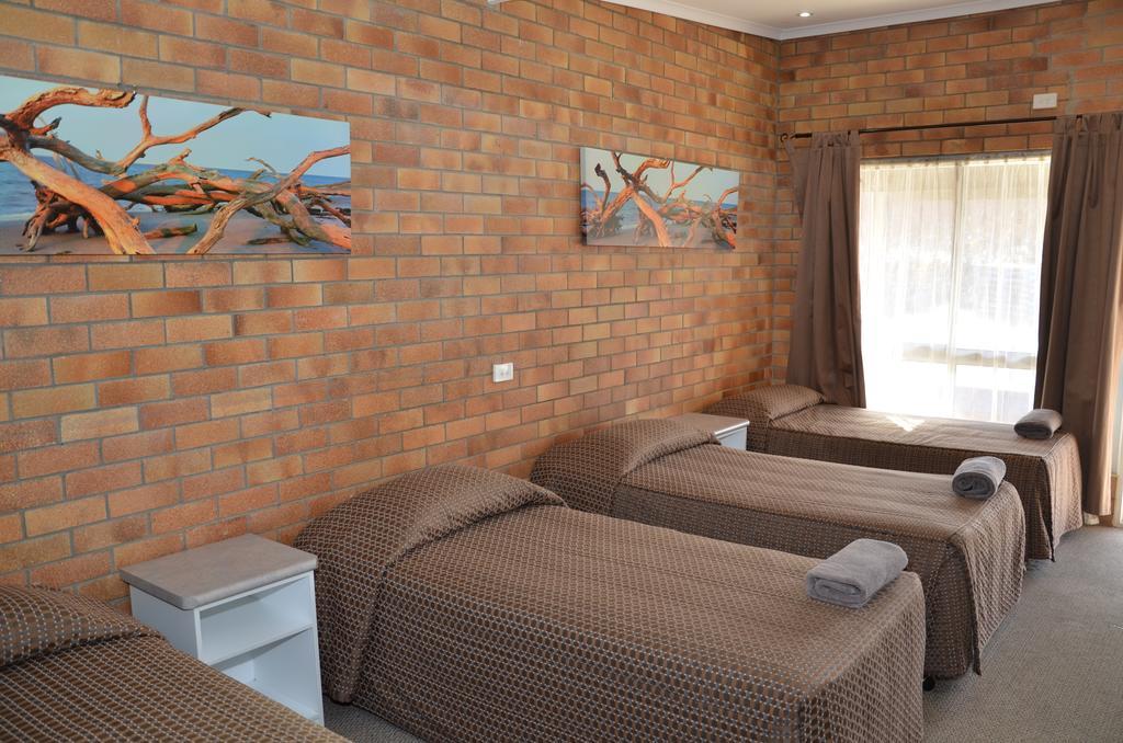Warwick Motor Inn Luaran gambar