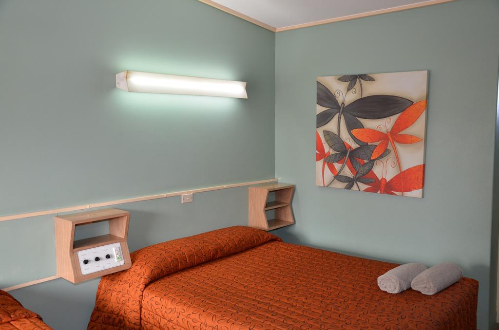 Warwick Motor Inn Luaran gambar