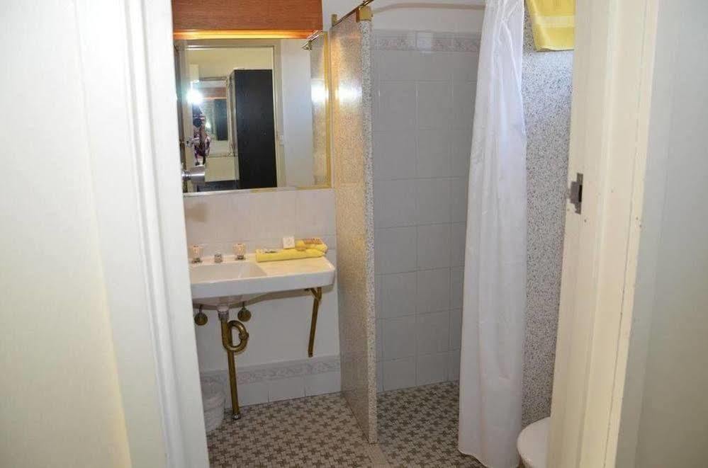 Warwick Motor Inn Luaran gambar